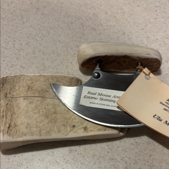 Cream and Silver Ulu Knife with Crescent Blade Design - Picture 4 of 4